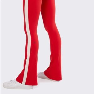 Splits 59 Raquel flare red and white.